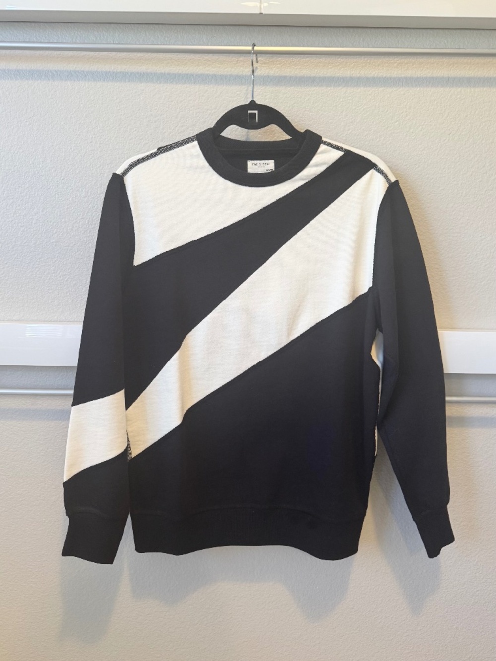 Rag & Bone New York, XXS, black & Ivory color-block sweatshirt